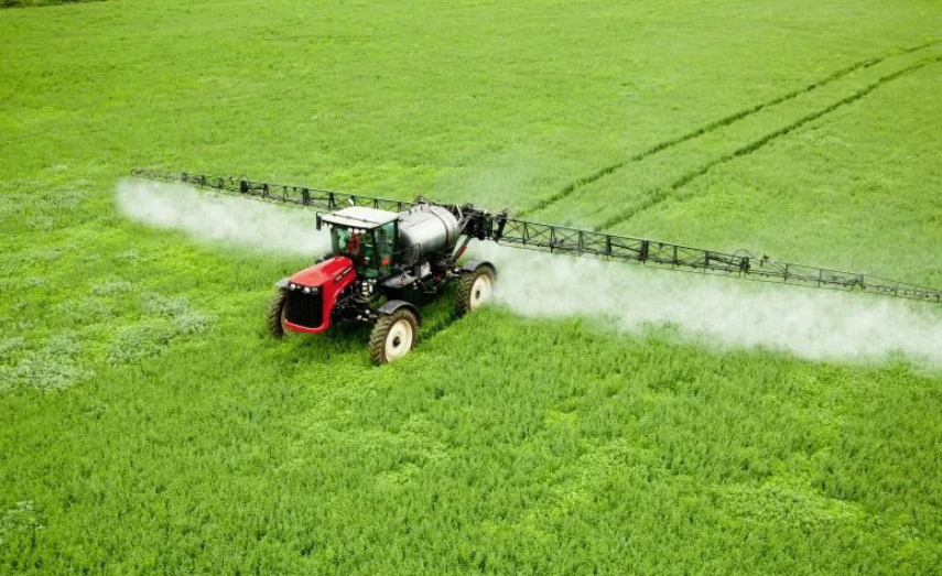 ООО «ПаритетИнвест» предупреждает о проведении наземной химической обработки (опрыскивания) посевов.